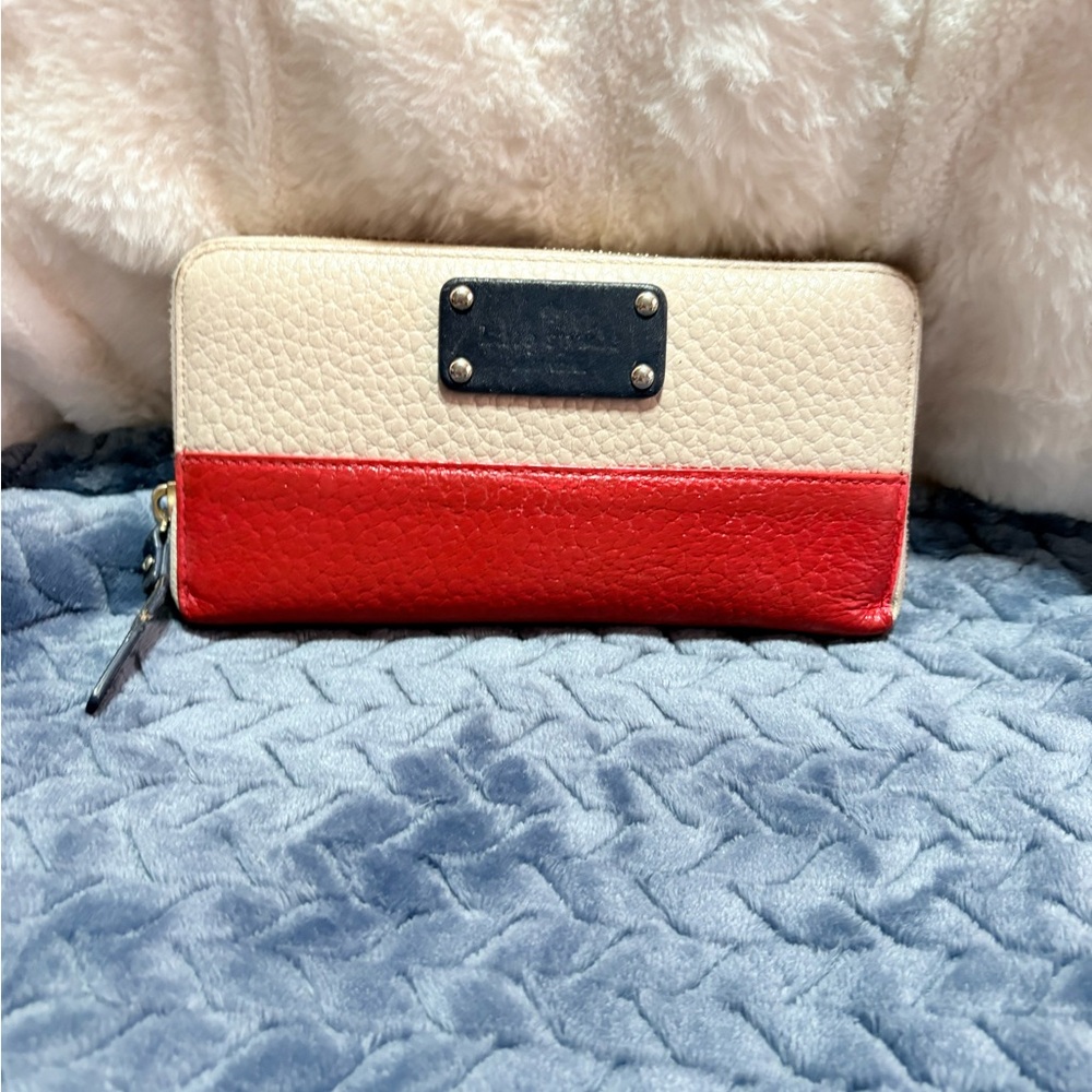 Kate Spade NY Grove Court zip-around wallet in two-tone beige/red